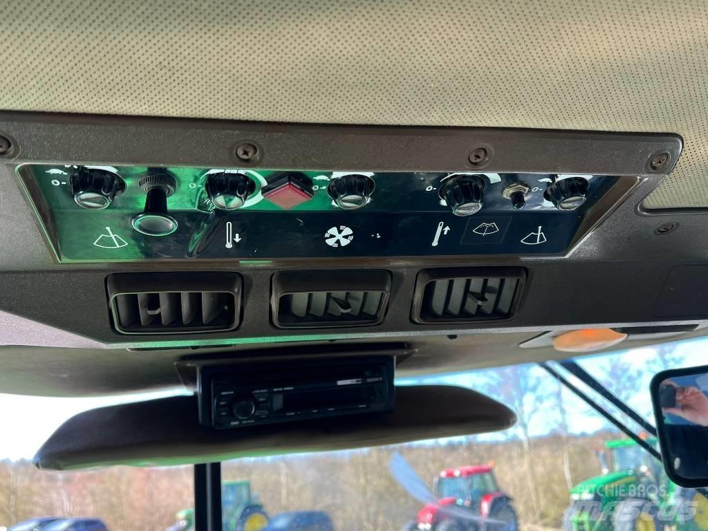 John Deere 4755 Traktorit