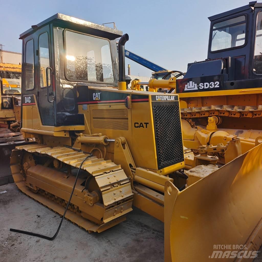 CAT D 4 C Telaketjupuskutraktorit