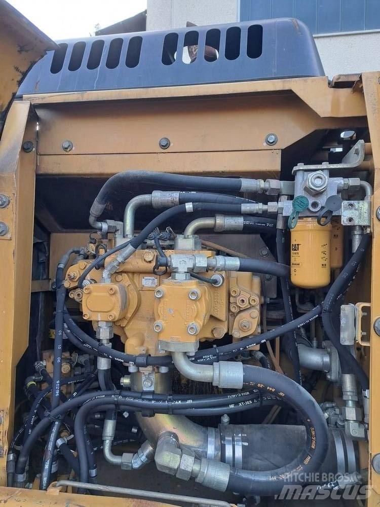 CAT 319 C LN Telakaivukoneet