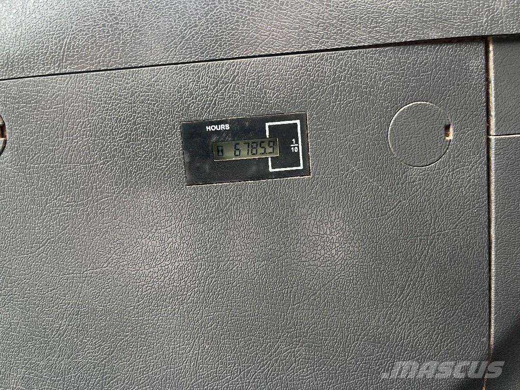 Hyundai HX220L Telakaivukoneet