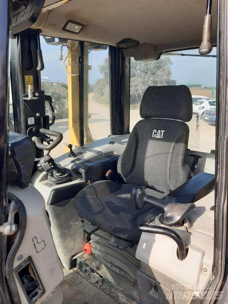 CAT D6N LGP Telaketjupuskutraktorit