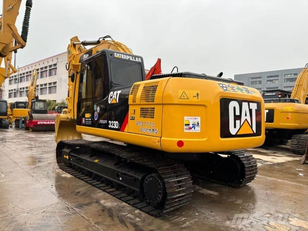 CAT 323 D Telakaivukoneet