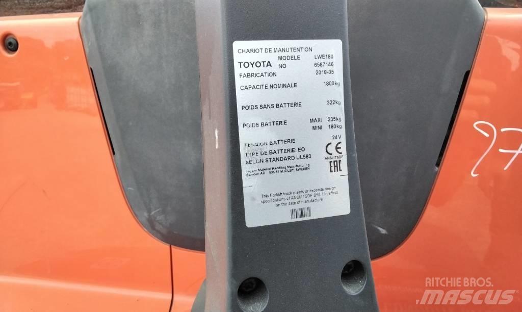 Toyota LWE180 Lavansiirtotrukit