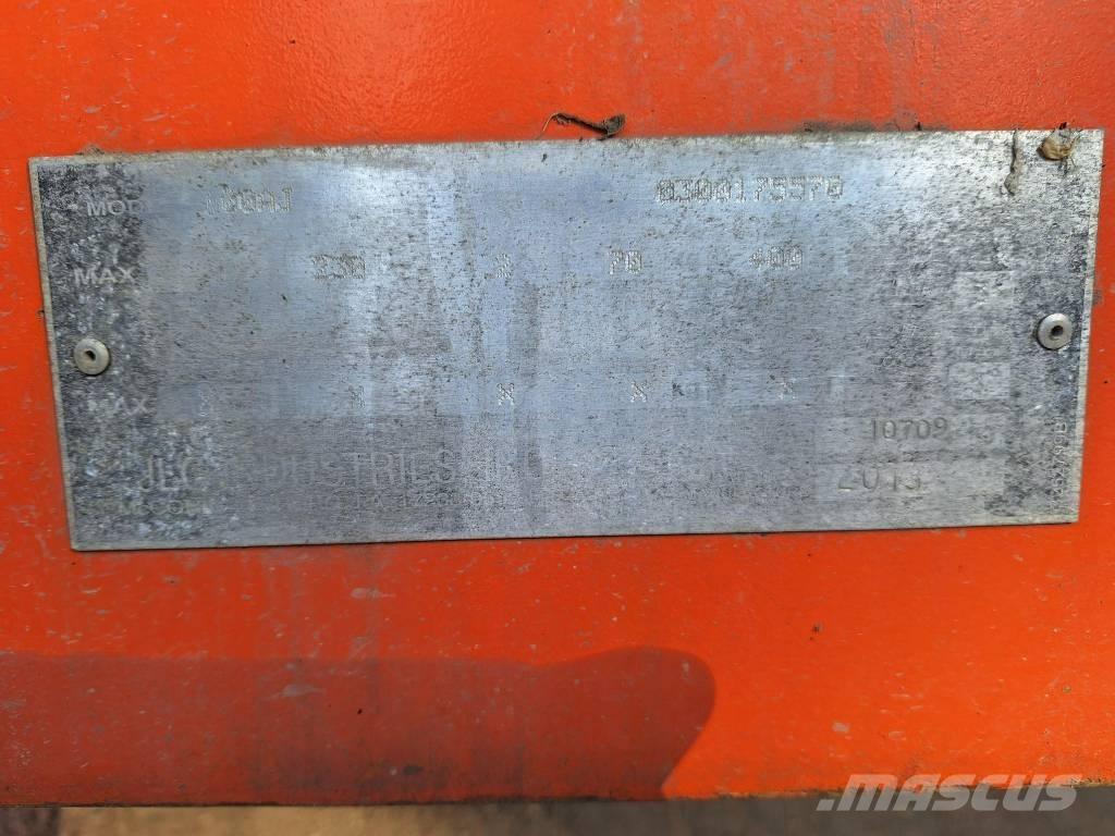 JLG 600AJ Kuukulkijat