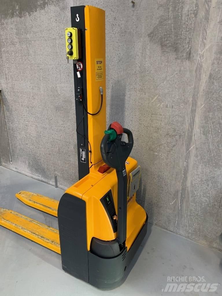 Jungheinrich EMC 110 Käyden ajettavat pinoamistrukit