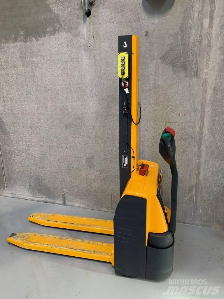 Jungheinrich EMC 110 Käyden ajettavat pinoamistrukit