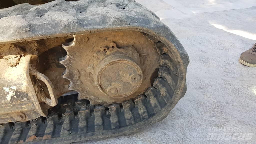 Komatsu PC24MR-5 Minikaivukoneet < 7t