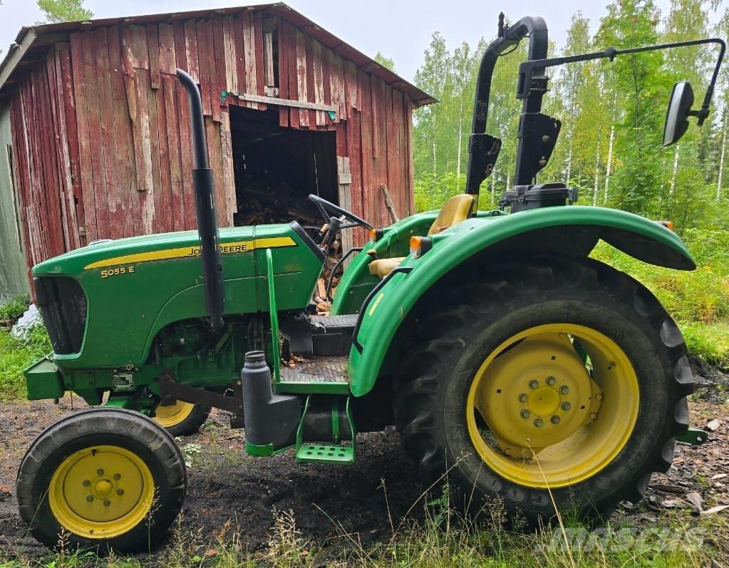 John Deere 5055 E Traktorit