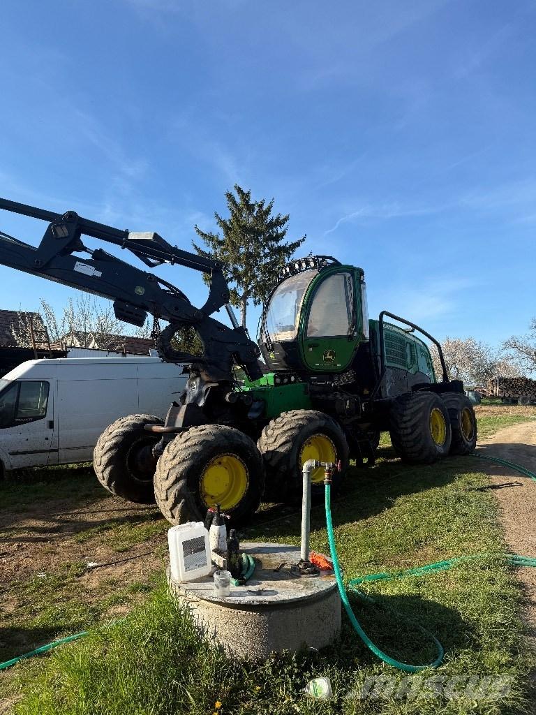 John Deere 1270 E Harvesterit