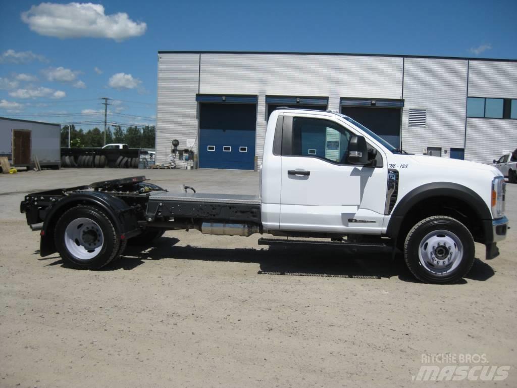 Ford F 550 Vetopöytäautot