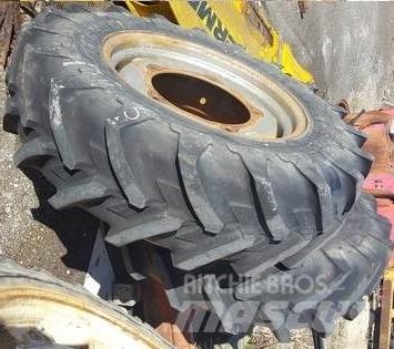  Pneus 12.4R24 Renkaat ja vanteet