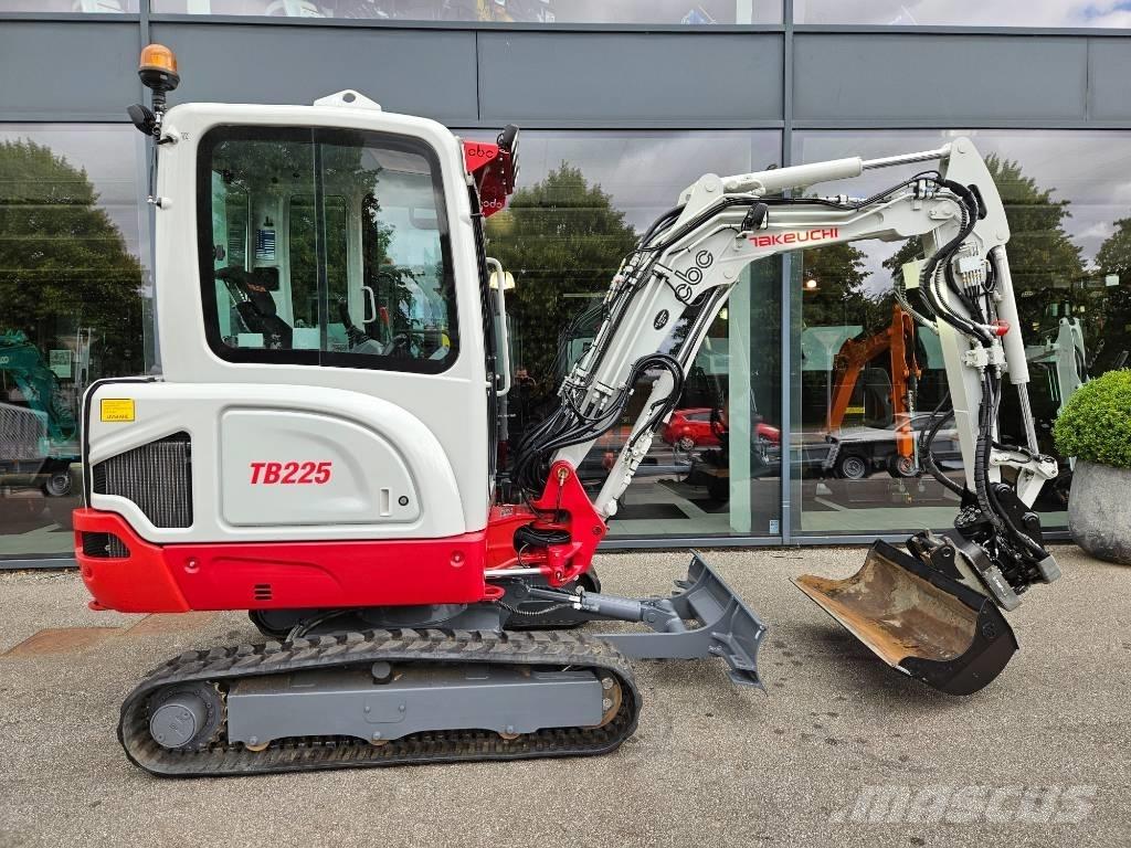 Takeuchi TB 225 Minikaivukoneet < 7t