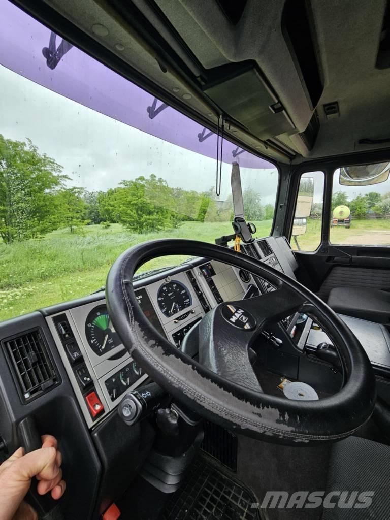 MAN F 2000 Vetopöytäautot