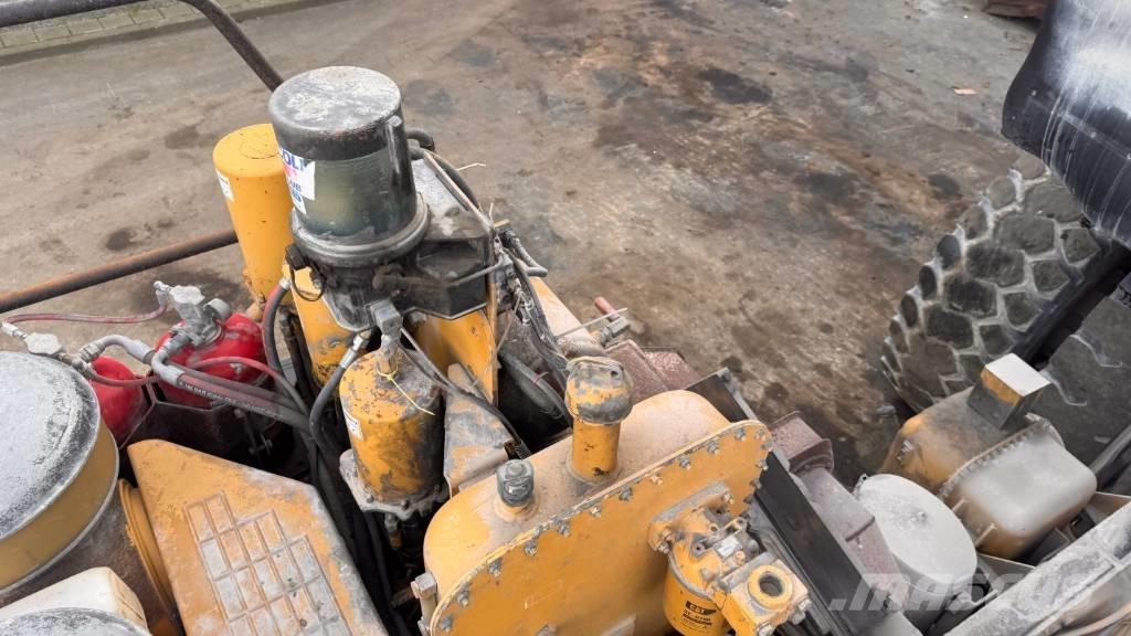 CAT 775 D Maansiirtoautot