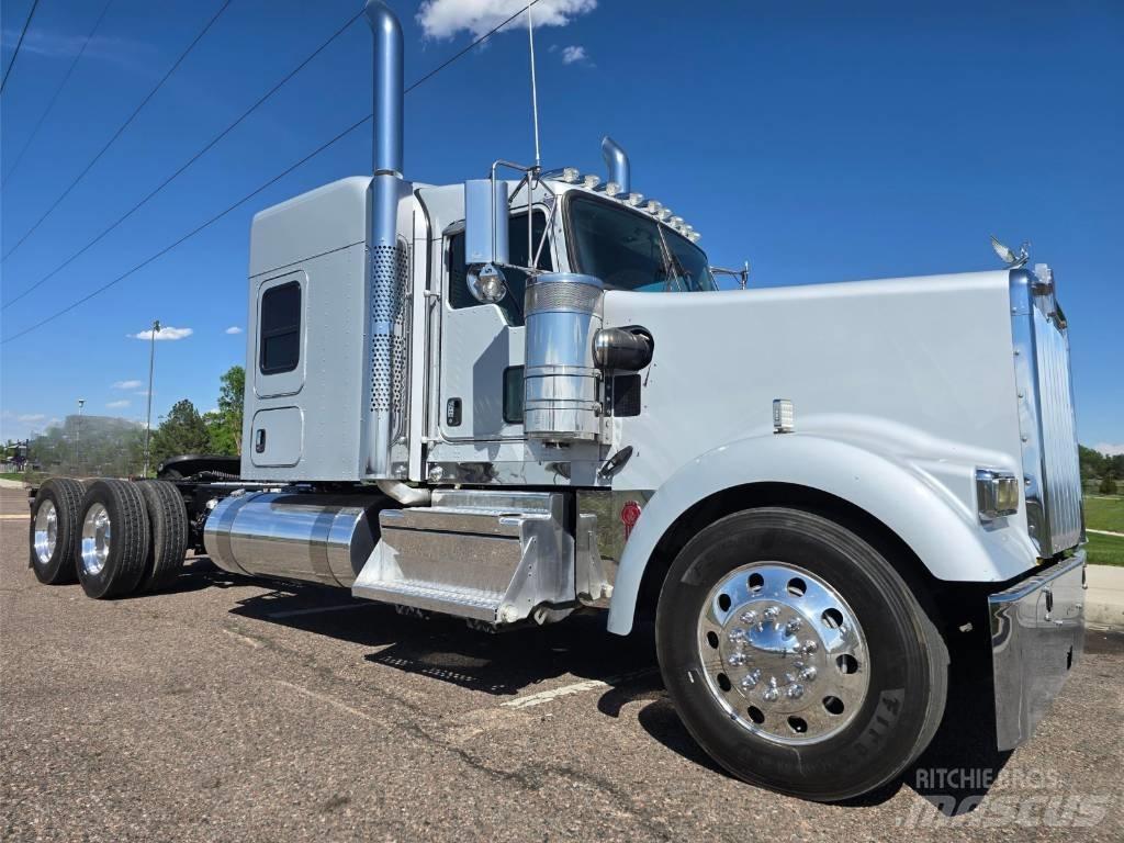 Kenworth W 900 Vetopöytäautot