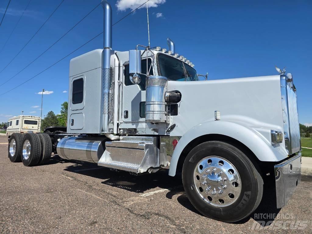 Kenworth W 900 Vetopöytäautot
