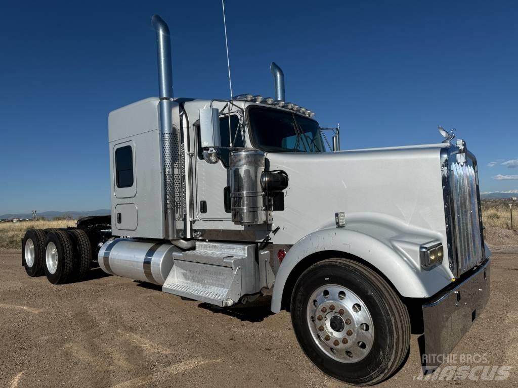 Kenworth W 900 Vetopöytäautot