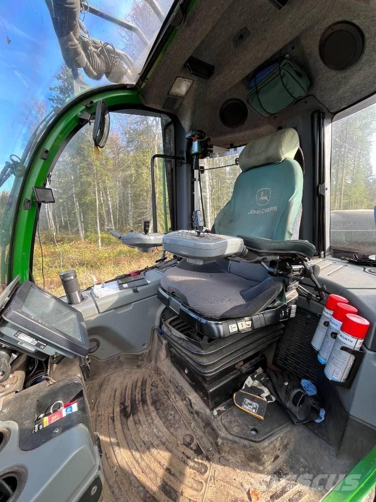 John Deere 1270G 8W Harvesterit
