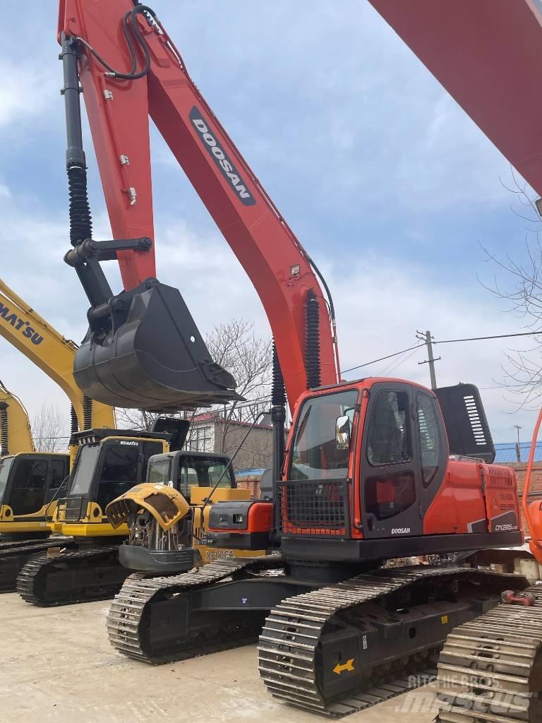 Doosan DX225lc-9 Telakaivukoneet