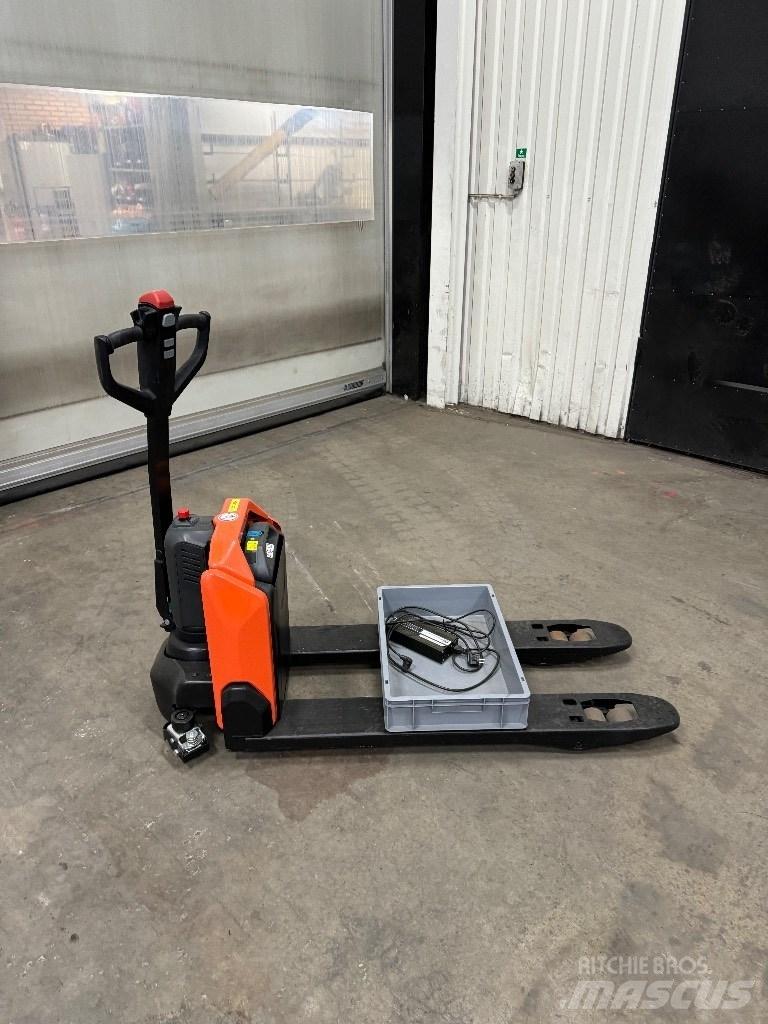 Toyota LHE130 Lavansiirtotrukit