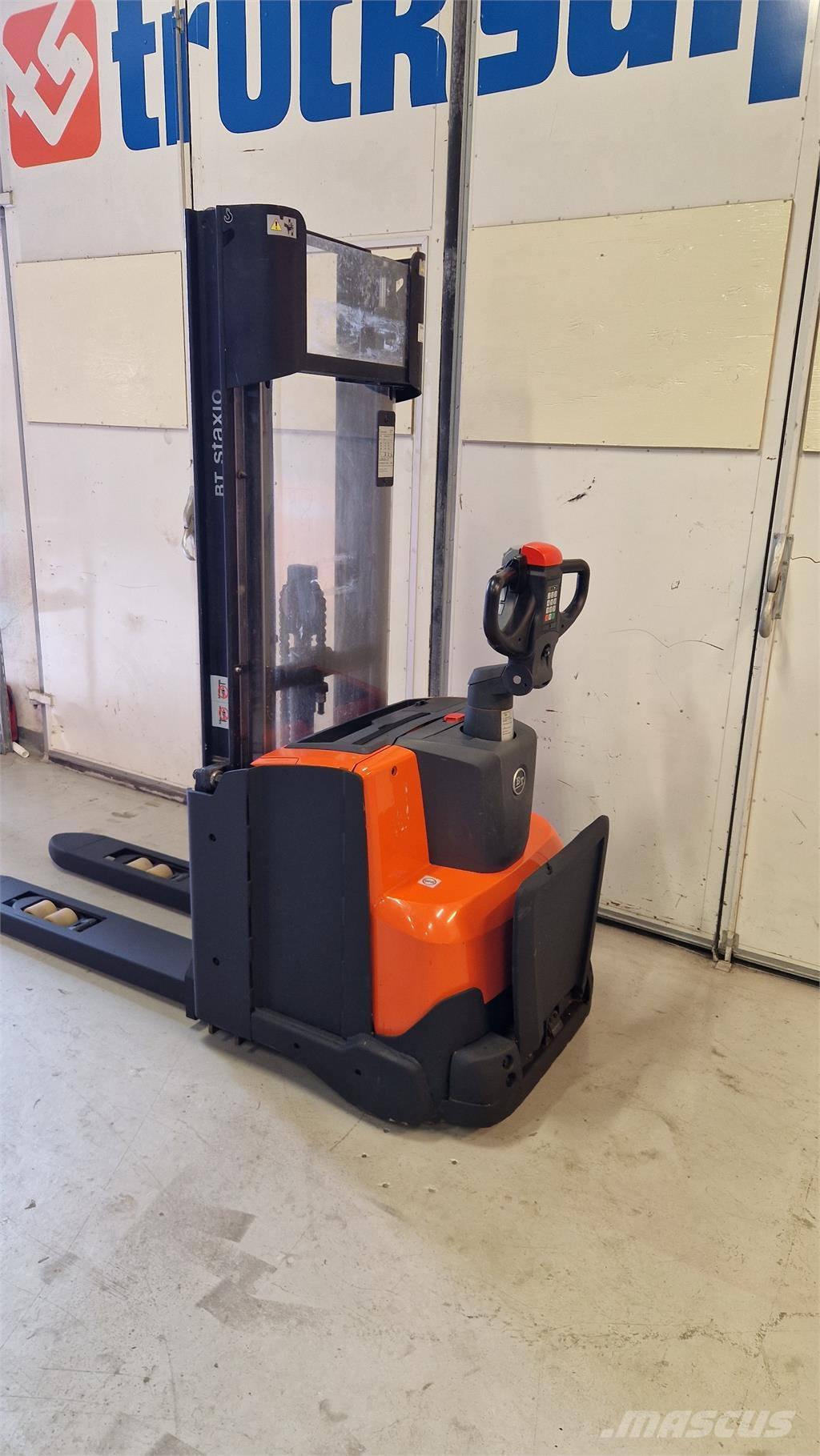 Toyota SWE140L Ajettavat pinoamisvaunut