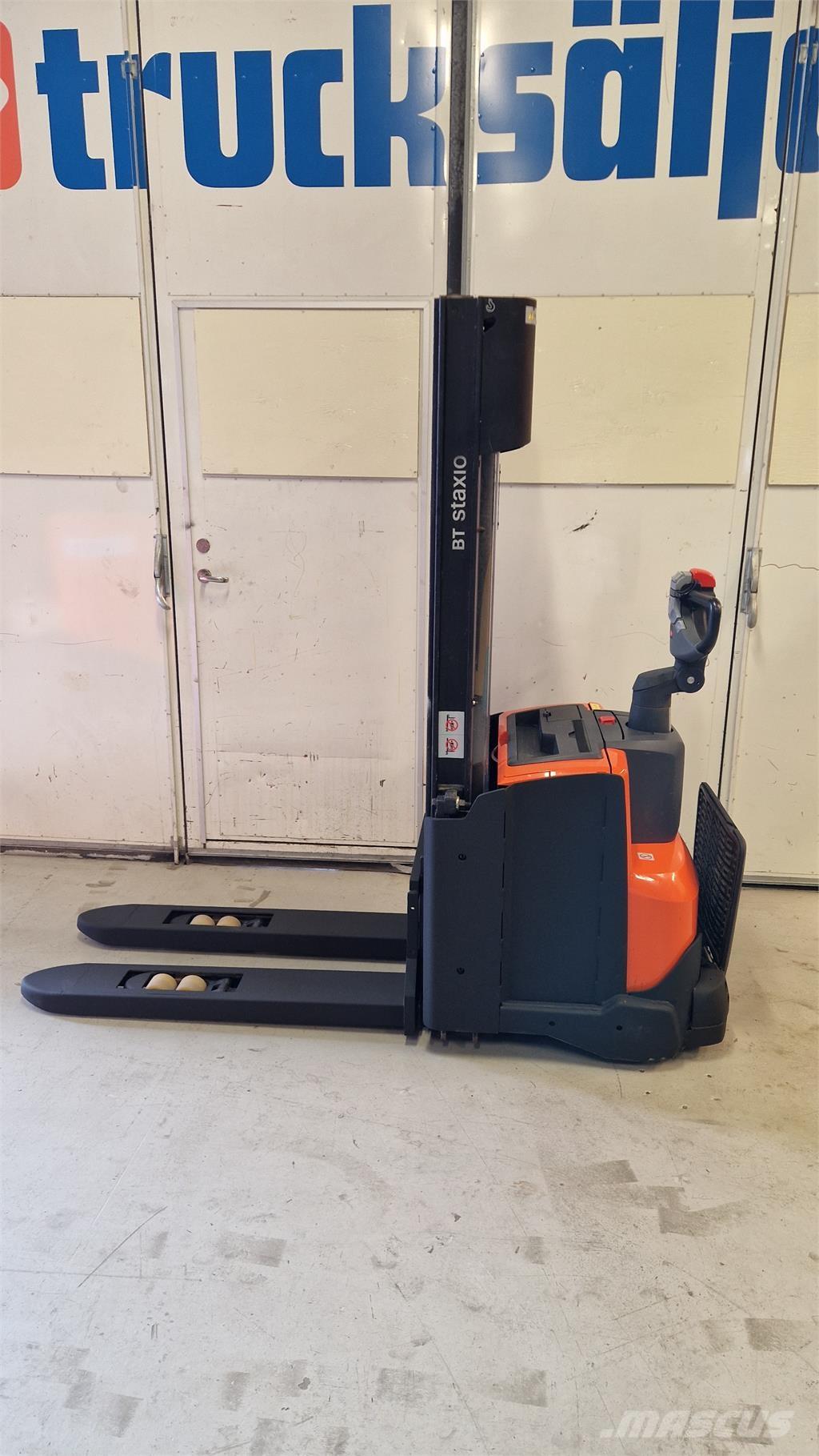 Toyota SWE140L Ajettavat pinoamisvaunut