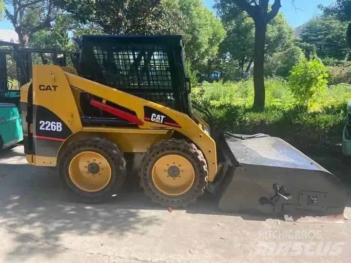 Cata-Dyne 226B Liukuohjatut kuormaajat