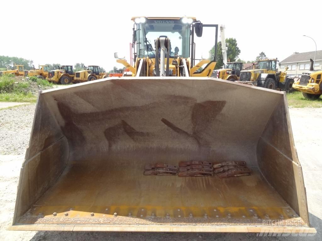 Volvo L 120 H Pyöräkuormaajat