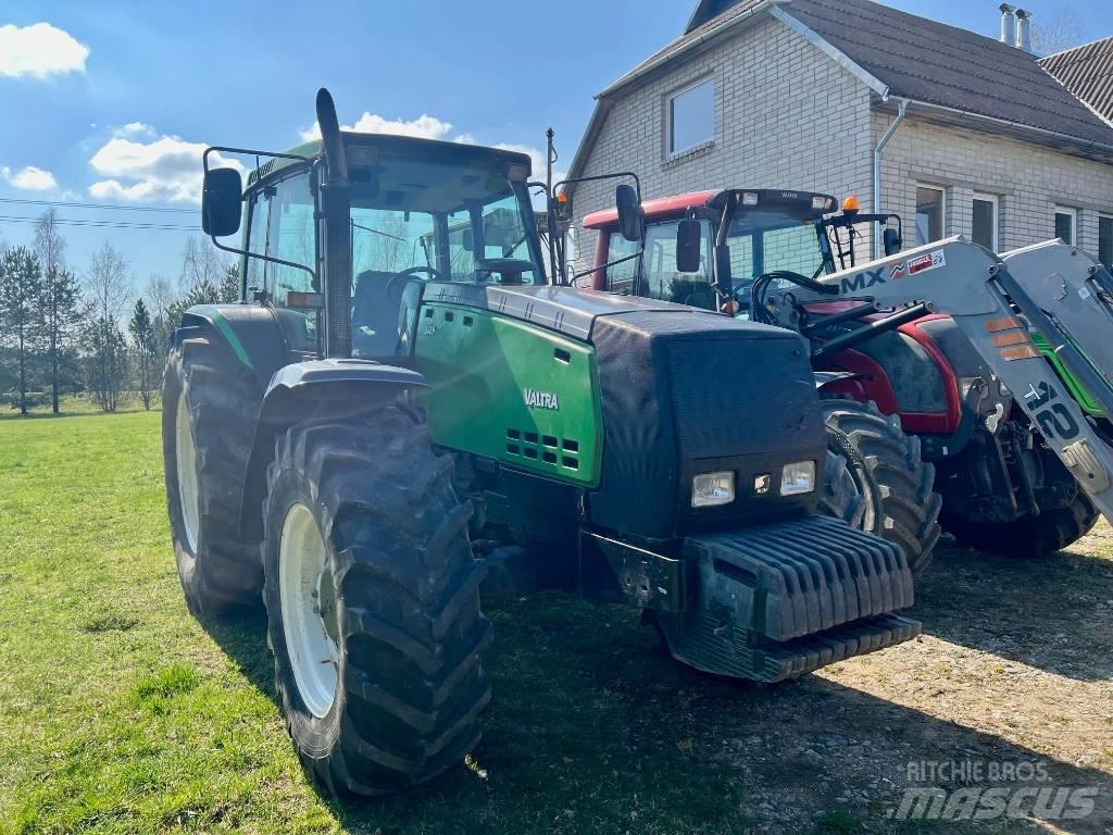 Valtra 8450 Traktorit