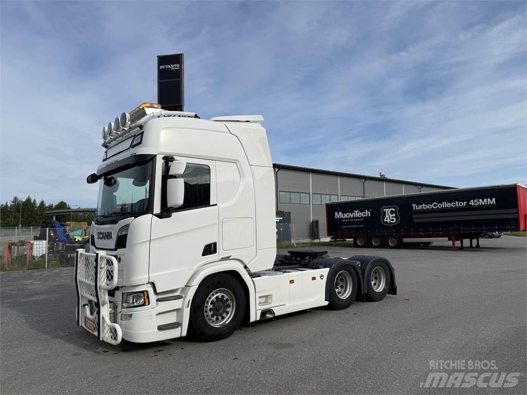 Scania R520 6X2 Vetopöytäautot
