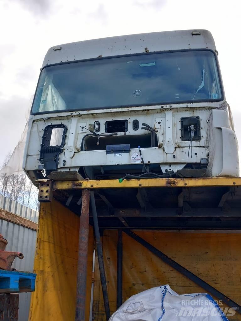 DAF XF105.460 Ohjaamot ja sisustat