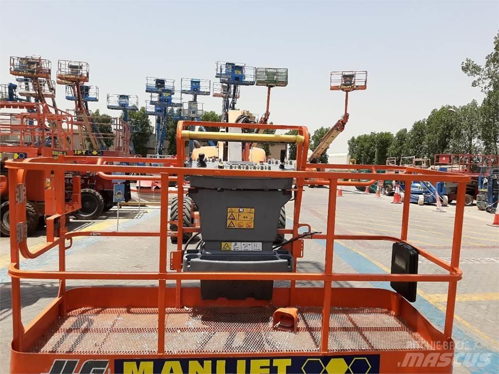 JLG 800AJ Kuukulkijat
