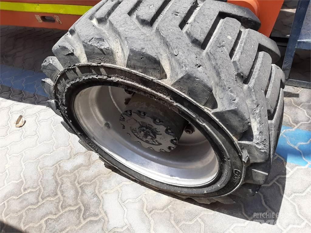 JLG 800AJ Kuukulkijat