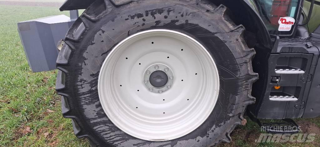 Valtra T235 active Traktorit