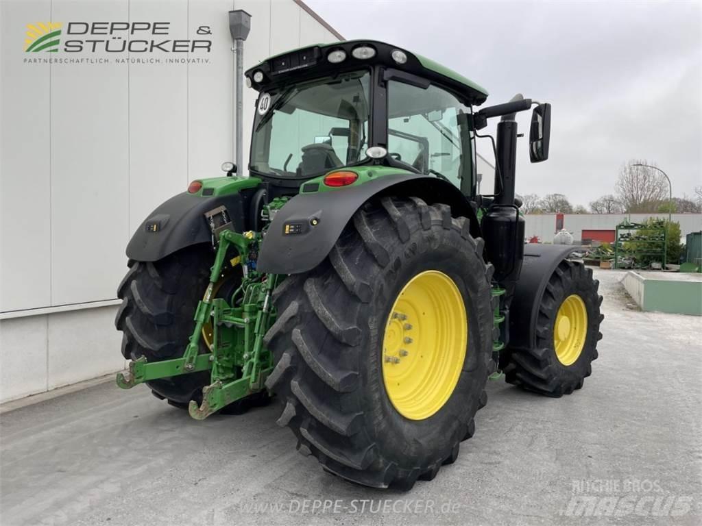 John Deere 6215R Traktorit