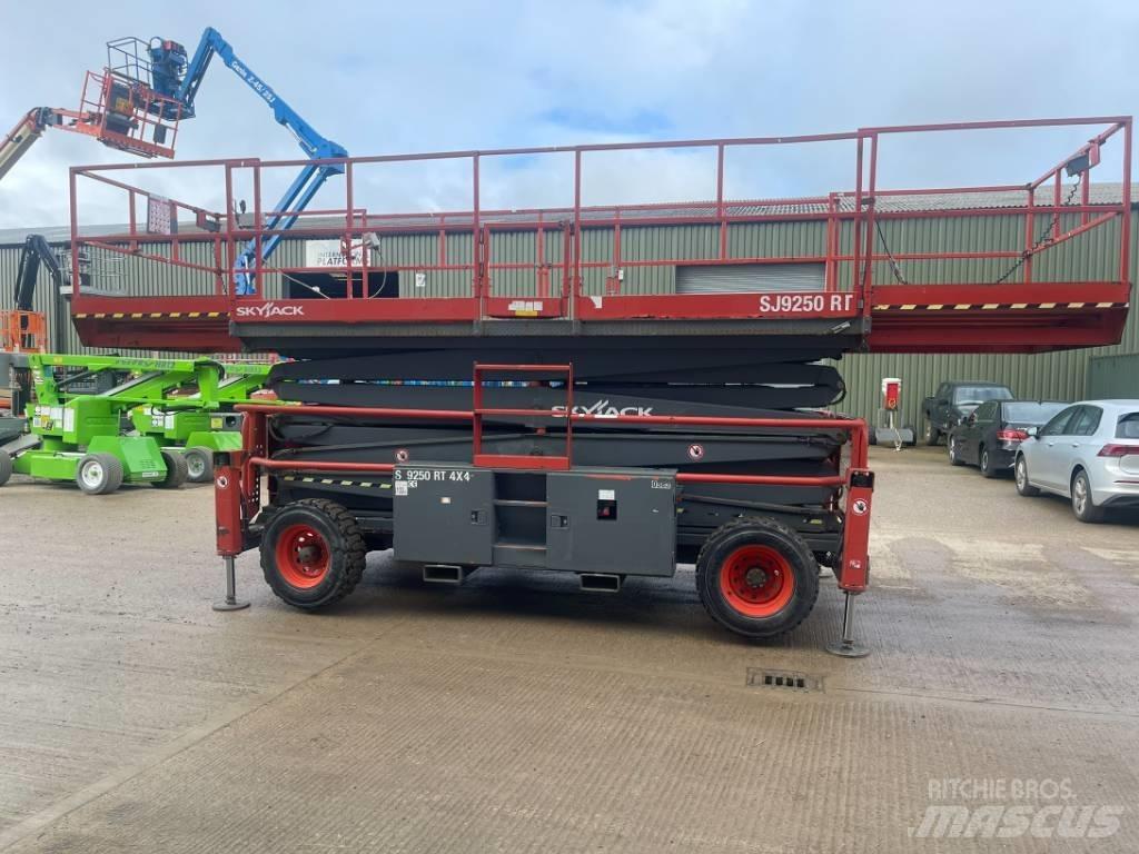 SkyJack SJ 9250 RT Saksilavat