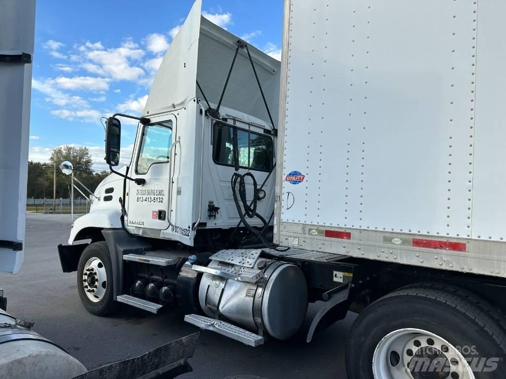 Mack Truck Vetopöytäautot