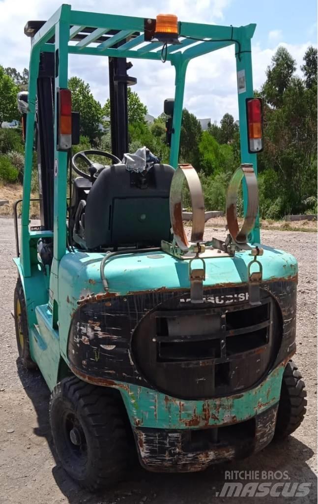 Mitsubishi FG25K Nestekaasutrukit