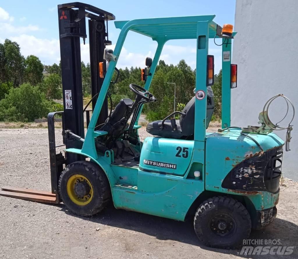 Mitsubishi FG25K Nestekaasutrukit