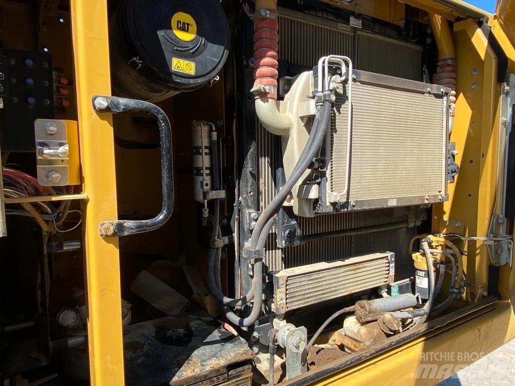 CAT 323 E Telakaivukoneet