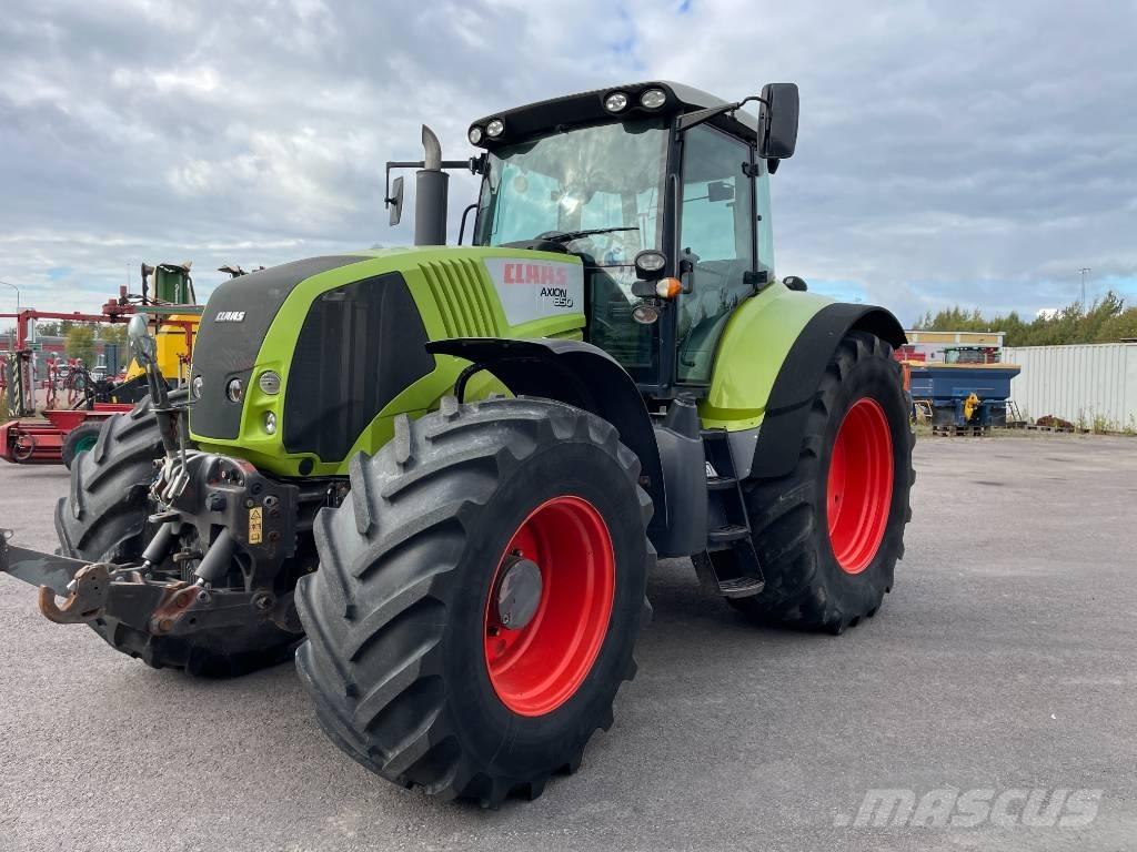 CLAAS Axion 850 Traktorit