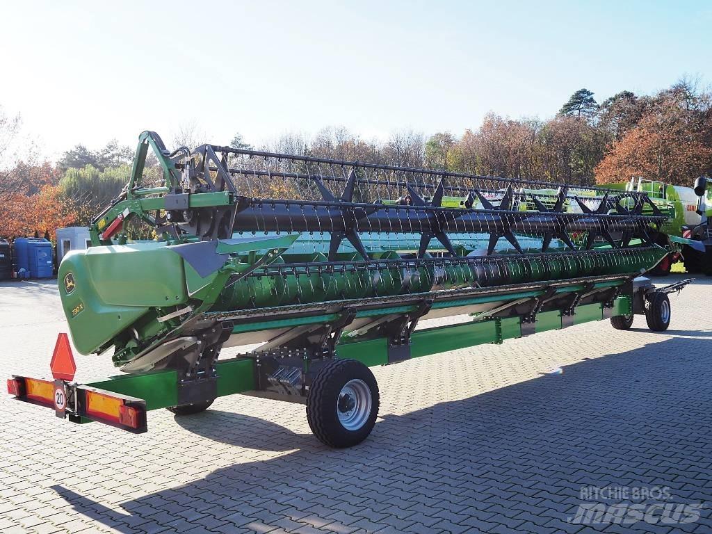 John Deere S780 + 730X Leikkuupuimurit