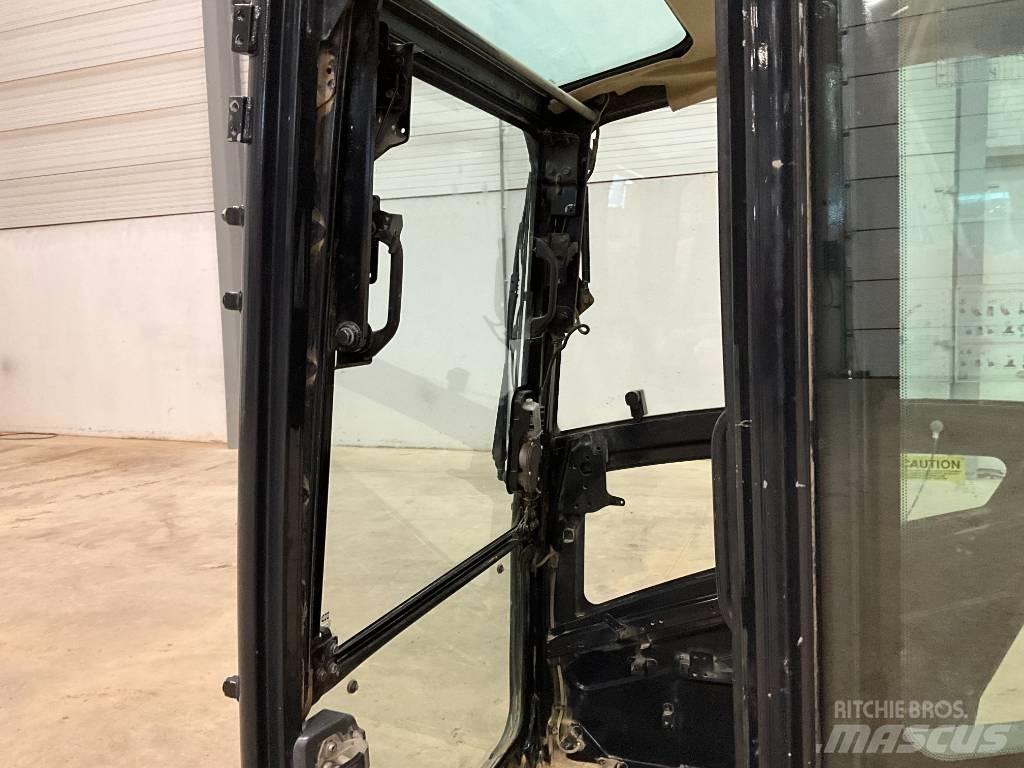 Kubota U 56-5 Ohjaamo ja sisusta