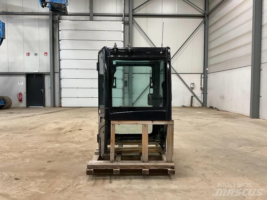 Kubota U 56-5 Ohjaamo ja sisusta