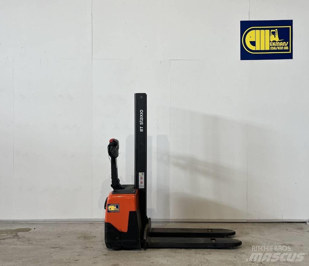 BT Truck HWE100 Ajettavat pinoamisvaunut