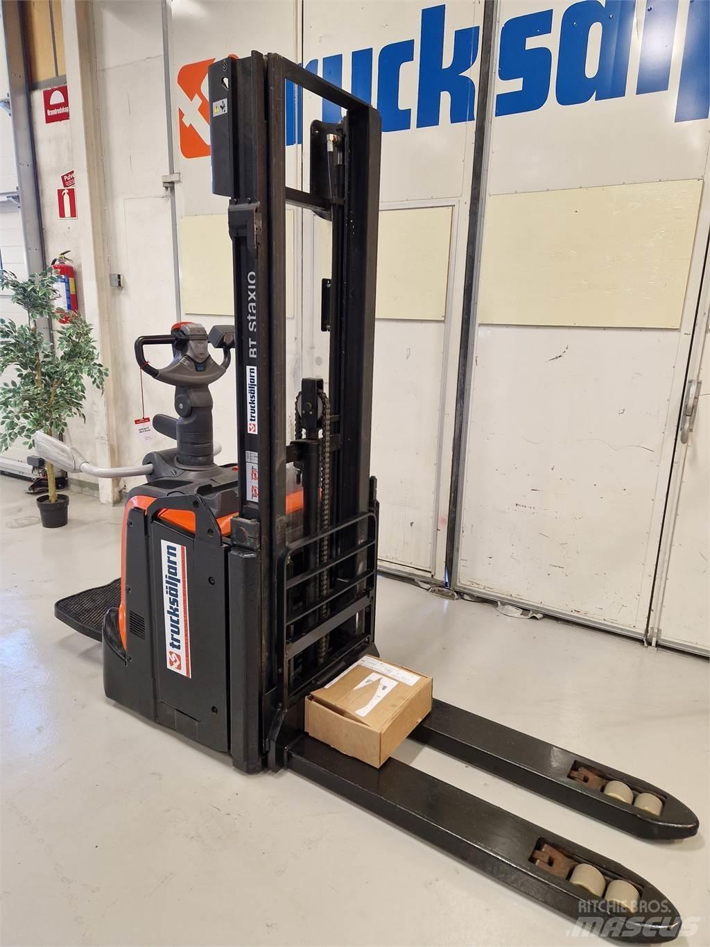 Toyota SPE120L Käyden ajettavat pinoamistrukit