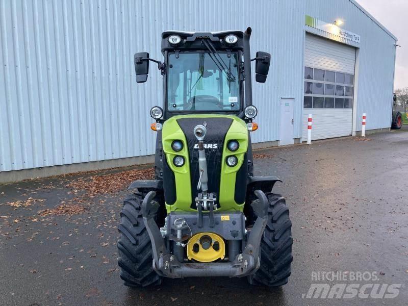CLAAS NEXOS 240 S Traktorit
