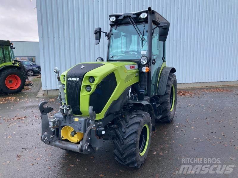 CLAAS NEXOS 240 S Traktorit