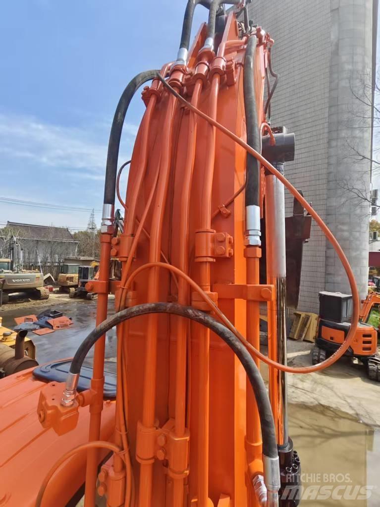 Doosan DX 225 LC Telakaivukoneet