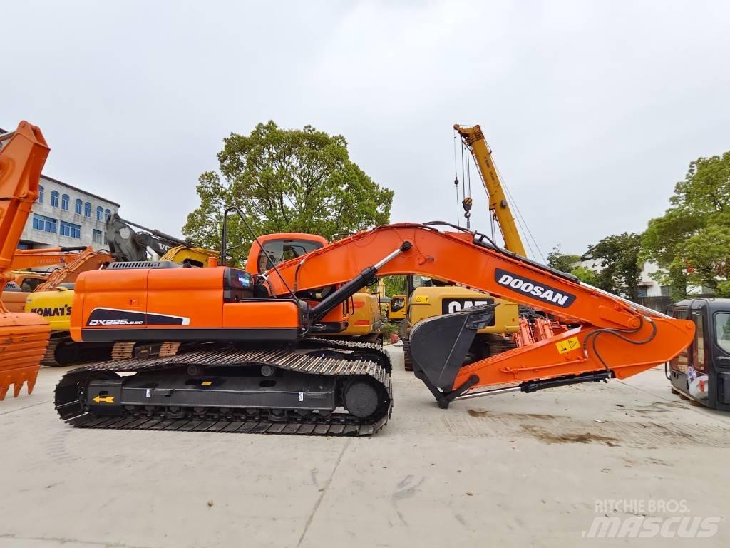 Doosan DX 225 LC Telakaivukoneet